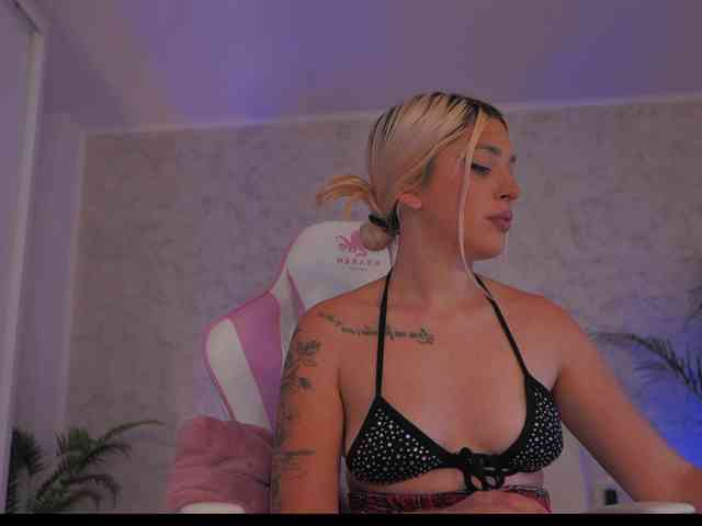 DiamondAva webcam