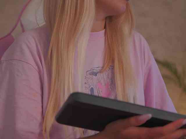 DiamondAva webcam