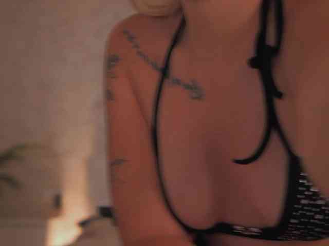 Modella: DiamondAva