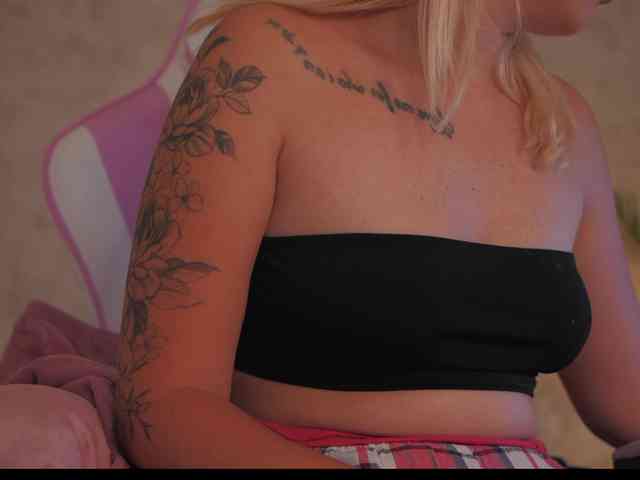 DiamondAva webcam
