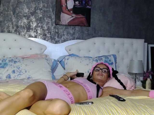 PinkNicolle live cam on BongaCams