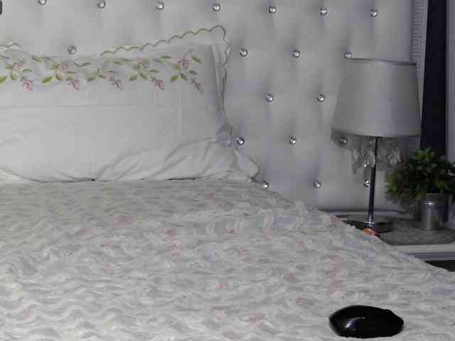 PinkNicolle webcam