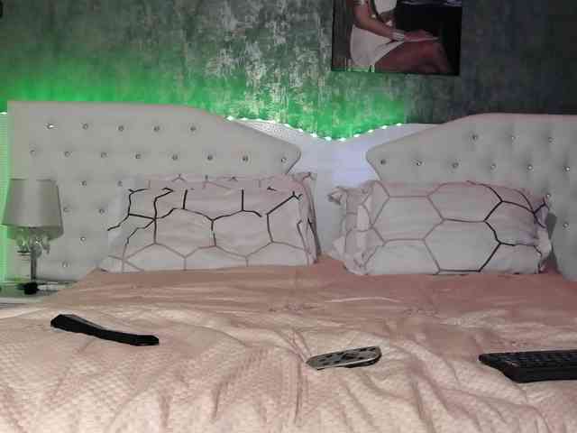PinkNicolle webcam