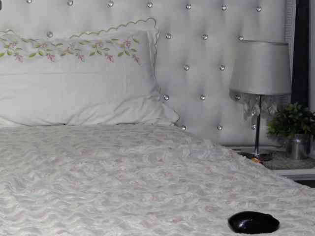 PinkNicolle webcam
