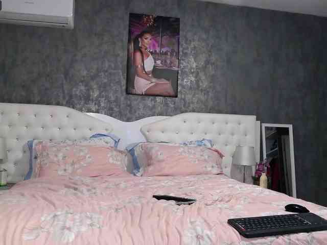 PinkNicolle webcam