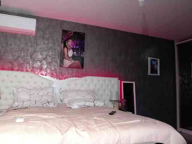 PinkNicolle webcam
