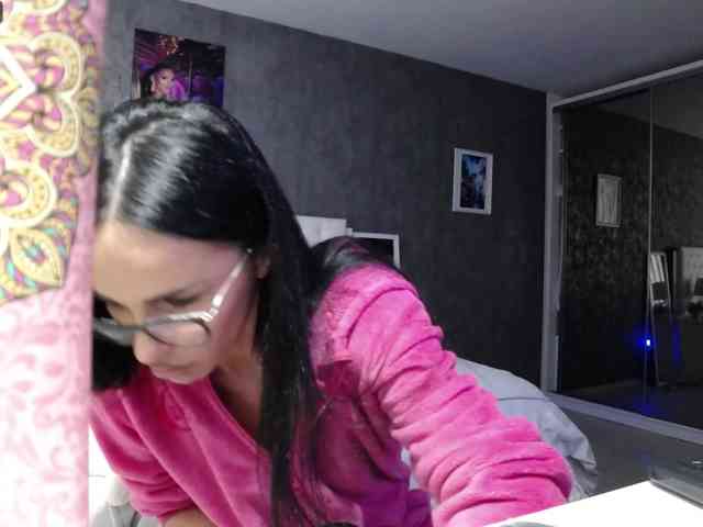 PinkNicolle webcam