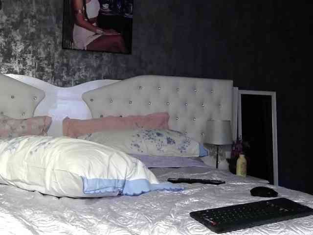 PinkNicolle webcam