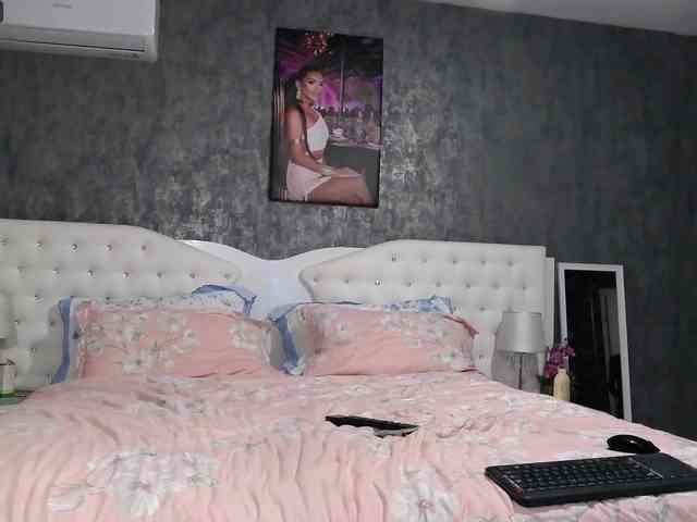PinkNicolle webcam