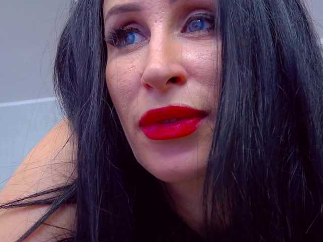 EmmaXXXQueen live cam on BongaCams