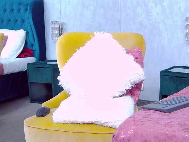 EmmaXXXQueen webcam