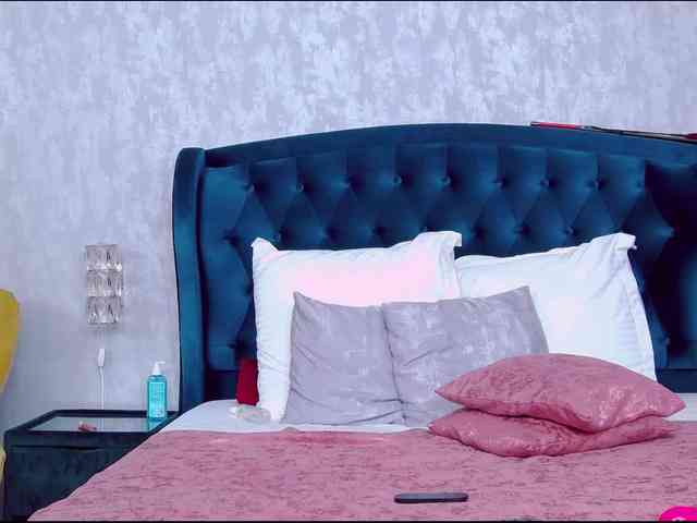 EmmaXXXQueen webcam