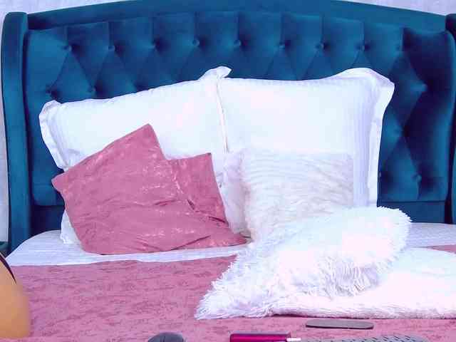 EmmaXXXQueen webcam