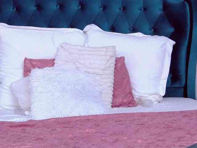 EmmaXXXQueen Live Webcam on BongaCams