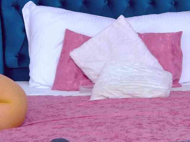 EmmaXXXQueen webcam