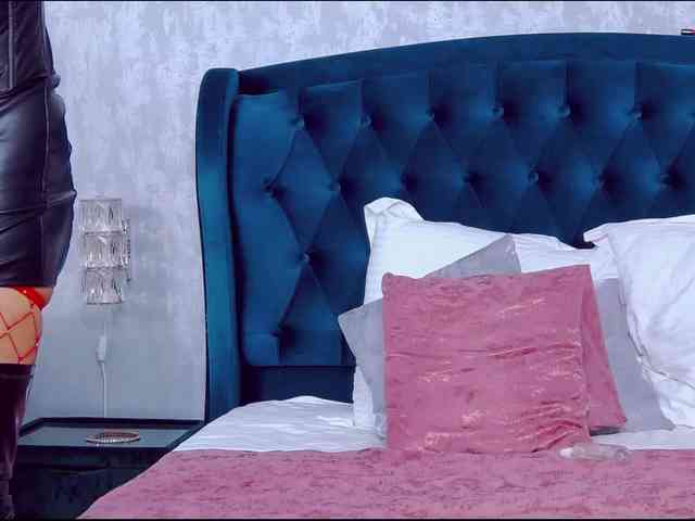 EmmaXXXQueen webcam