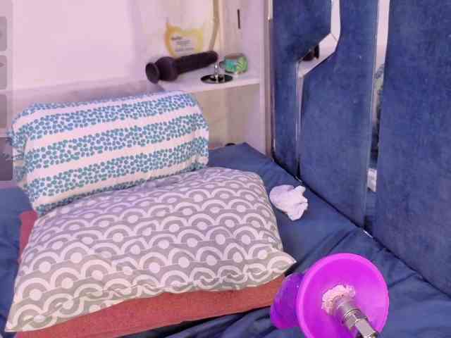 Veronica-Ryan webcam
