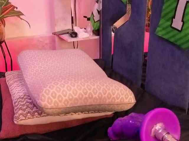 Veronica-Ryan webcam