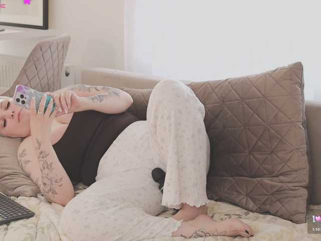 LikaBerry's BongaCams show and profile