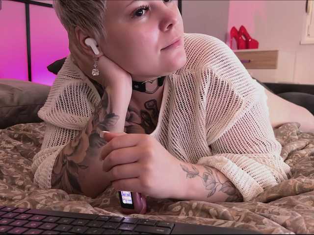 LikaBerry live cam on BongaCams