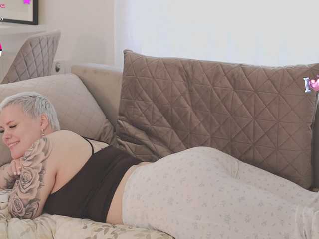 LikaBerry's BongaCams show and profile