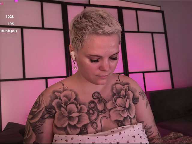 LikaBerry live cam on BongaCams