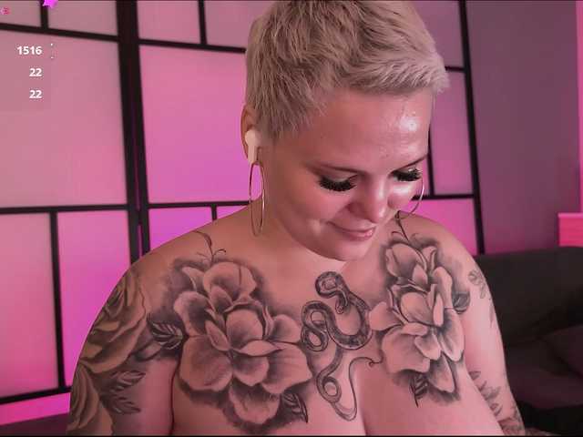 LikaBerry live cam on BongaCams