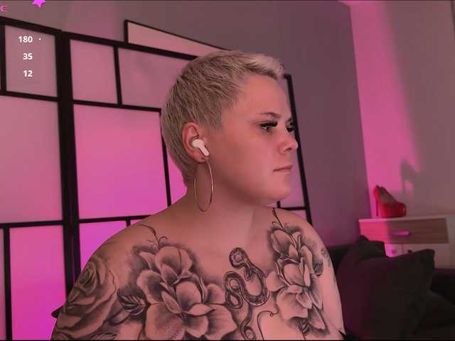 LikaBerry live cam on BongaCams