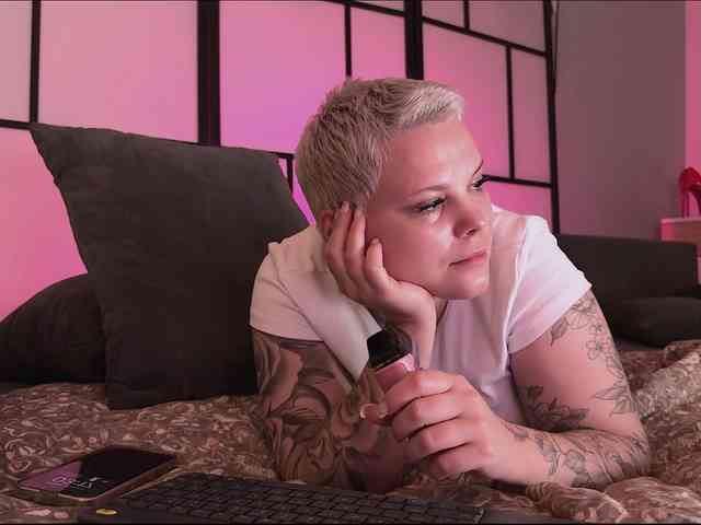 nude webcam LikaBerry