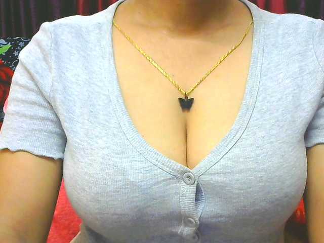 Aarju live cam on BongaCams