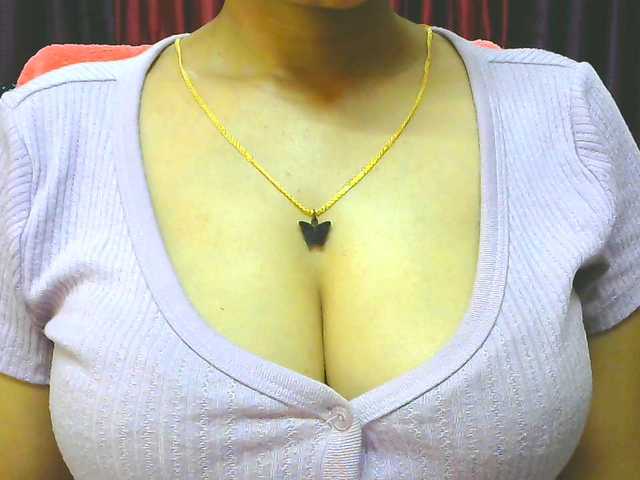 Aarju live cam on BongaCams