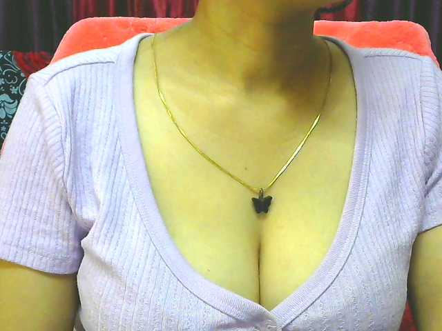 Aarju's BongaCams show and profile