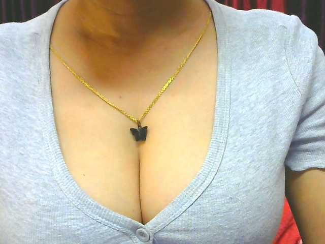 Aarju live cam on BongaCams