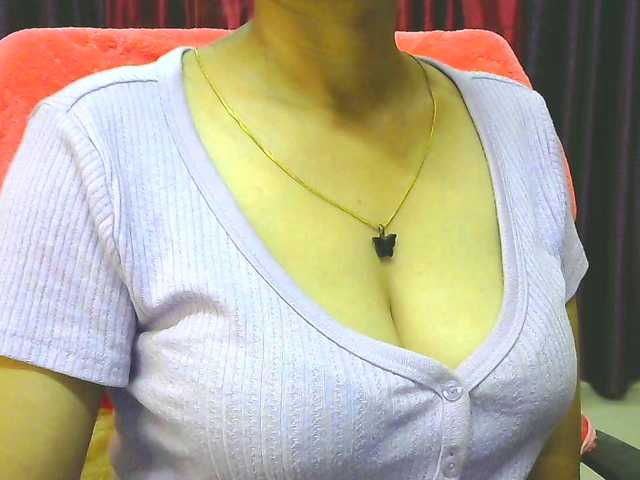 Aarju's BongaCams show and profile