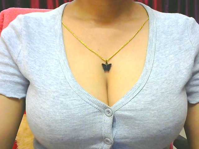 Aarju live cam on BongaCams