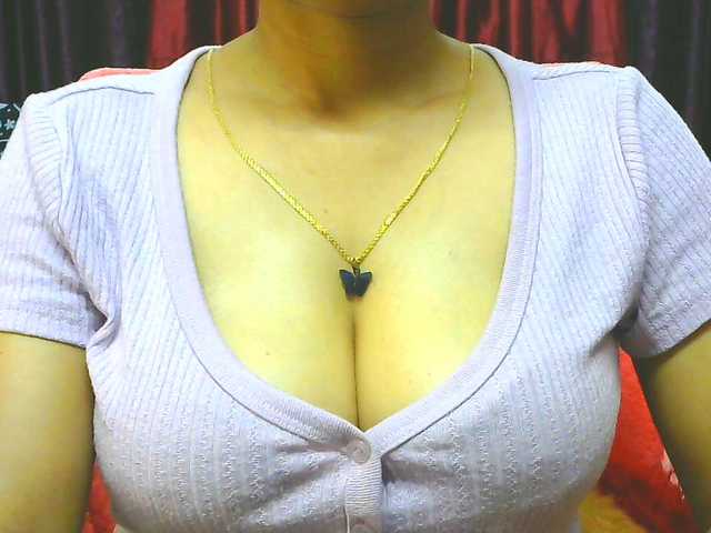 Aarju live cam on BongaCams