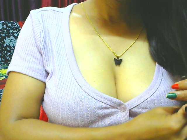 Aarju live cam on BongaCams