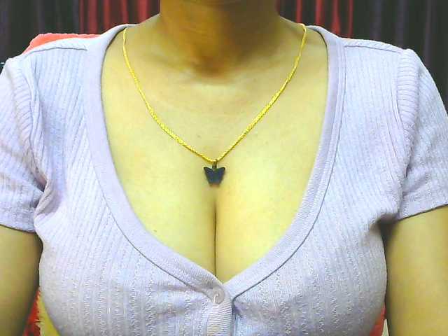 Aarju live cam on BongaCams