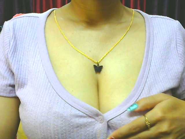 Aarju live cam on BongaCams