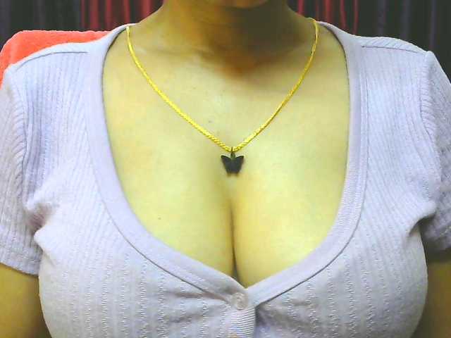 Aarju live cam on BongaCams