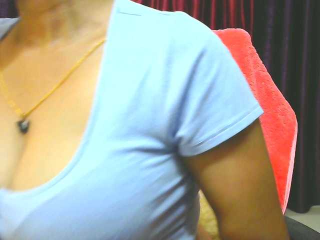 Aarju live cam on BongaCams