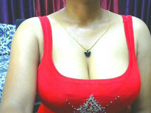 Aarju live cam on BongaCams