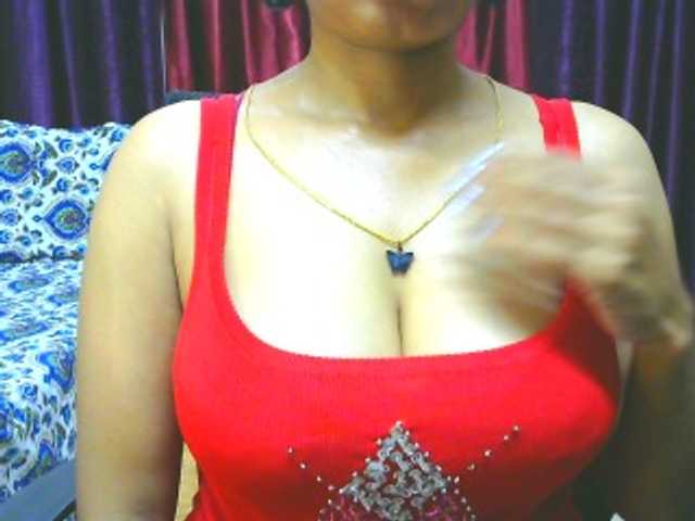 Aarju live cam on BongaCams