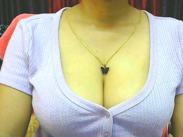 Aarju live cam on BongaCams
