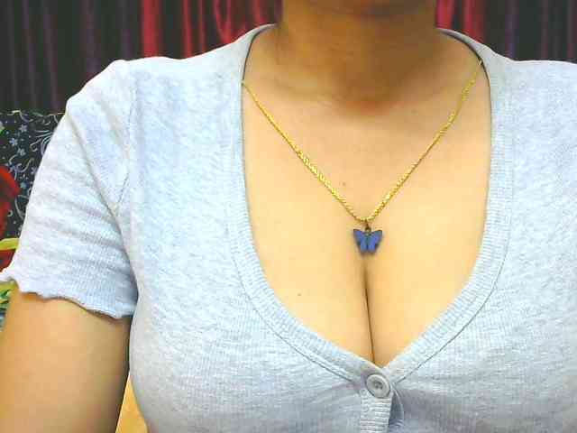 Aarju Live Webcam on BongaCams
