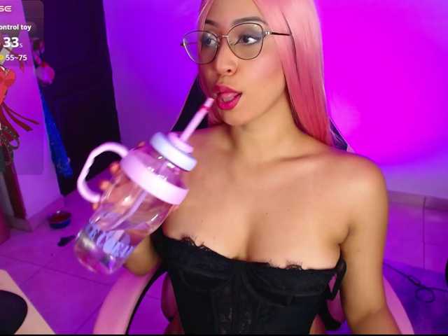 AnnieBlu3 live cam on BongaCams