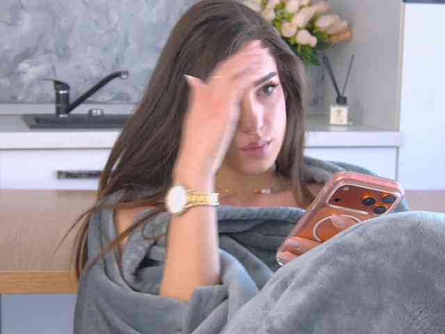 IrisMonn's webcam live show