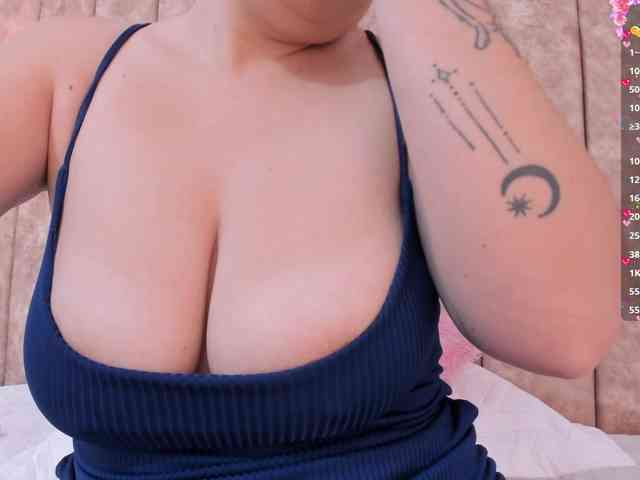 adiila webcam