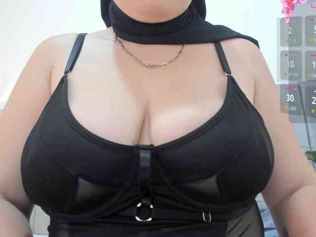 adiila webcam