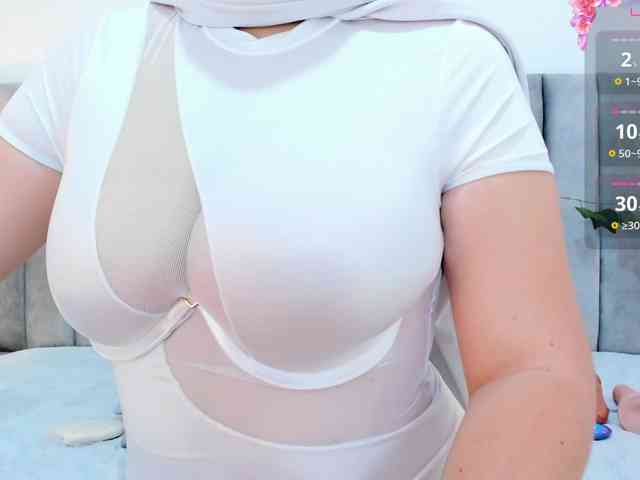 adiila webcam